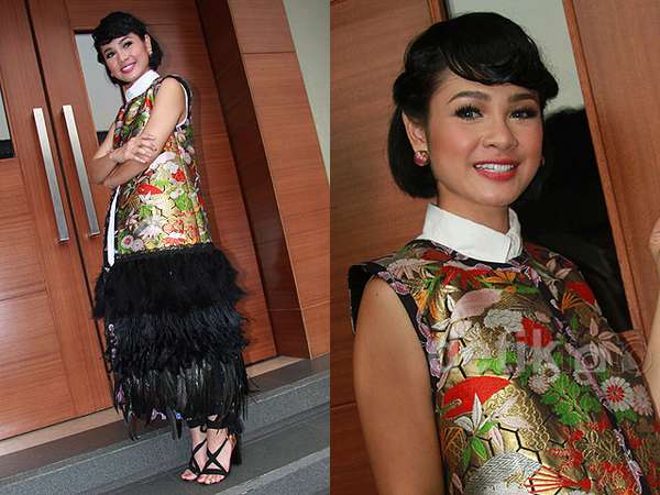 Gaya Nyentrik ala Andien Gaya Nyentrik ala Andien