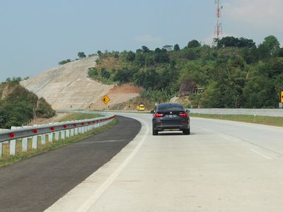 Jalan Tol Cipali, Ada yang Dilapisi Aspal, Ada Juga Beton