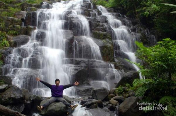 Panorama Air Terjun Sarasah Ulu Gadut yang cantik.