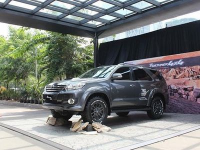 Ini Empat Varian Toyota Fortuner Terbaru