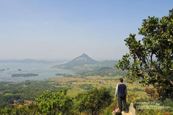 Pemandangan waduk Jatiluhur Pemandangan waduk Jatiluhur