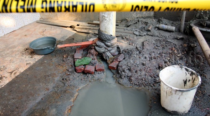 Sumur di Sawangan Depok Semburkan Gas dan Lumpur