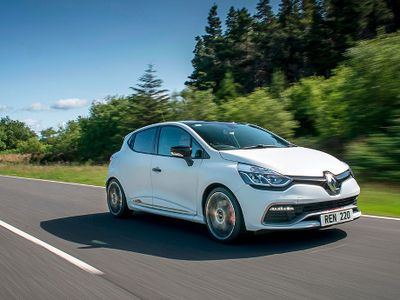 Mobil Sport Renault Pakai Teknologi Hybrid