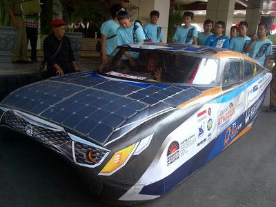 Mobil Tenaga Surya Buatan Mahasiswa ITS Diuji Coba Jawa-Bali