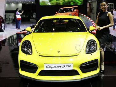 Melirik Porsche Cayman Terkuat, Cayman GT4