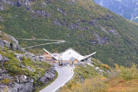 Anjungan Paling Keren di Lereng Gunung Mungkin Ada di Norwegia Anjungan Paling Keren di Lereng Gunung Mungkin Ada di Norwegia