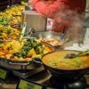 Cari Tempat Makan Favorit Warga Lokal
