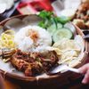 Nasi Uduk dan Ayam Goreng Lahap