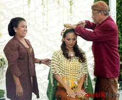 Video Pernikahan Indah Kalalo Justin