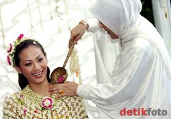 Foto Pernikahan Indah Kalalo Justin