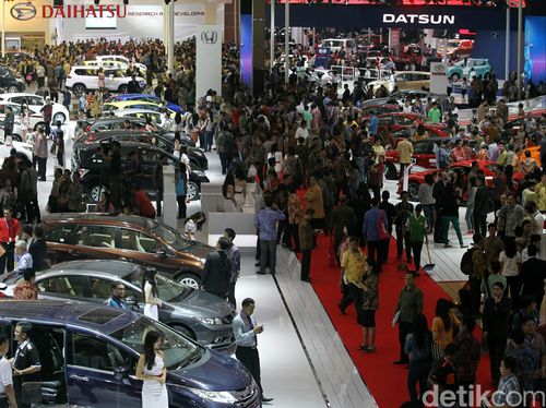 Mobil Listrik Buatan Mahasiswa Dipajang di IIMS Mobil Listrik Buatan Mahasiswa Dipajang di IIMS