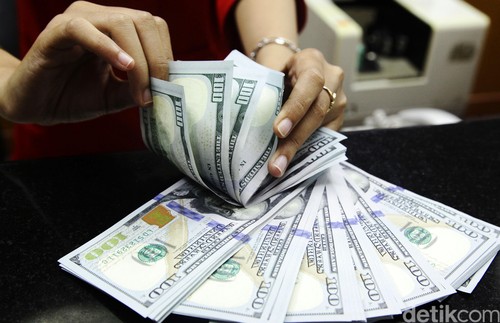 Dolar AS Turun ke Rp 13.452