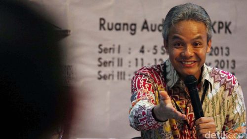 Pesan Gubernur Ganjar Ke Gibran: Jangan Banyak Anak, Ingat KB Pesan Gubernur Ganjar Ke Gibran: Jangan Banyak Anak, Ingat KB