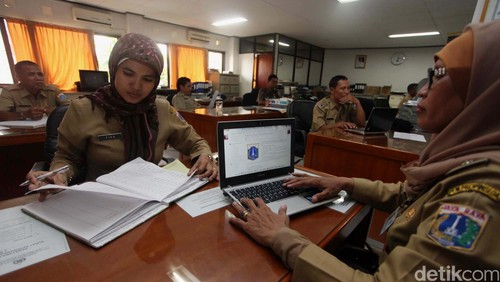 KemenPAN RB Sudah Berhentikan 2.000 PNS Nakal KemenPAN RB Sudah Berhentikan 2.000 PNS Nakal