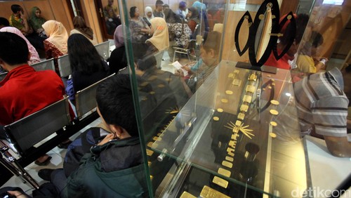 Harga Emas Antam Turun Rp 2.000/Gram Harga Emas Antam Turun Rp 2.000/Gram