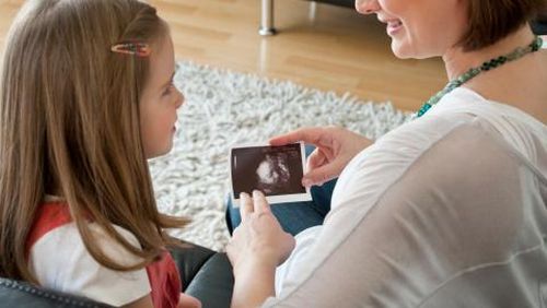 Simpel, Tapi Cara Ini Bikin Ortu Tetap Dekat dengan Anak Meski Sibuk Kerja Simpel, Tapi Cara Ini Bikin Ortu Tetap Dekat dengan Anak Meski Sibuk Kerja
