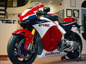 Pembeli Pertama Motor Honda RC213V-S di Dunia