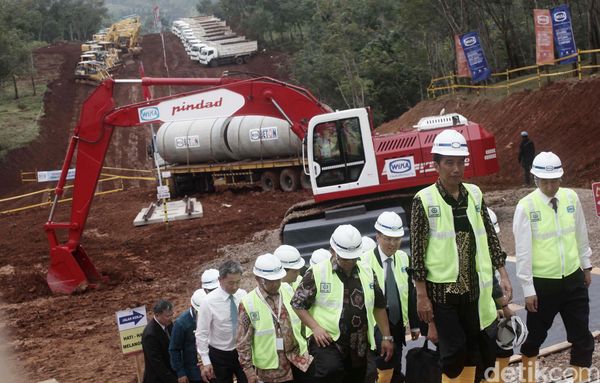 Jokowi Resmikan Proyek Kereta Cepat JKT-BDG