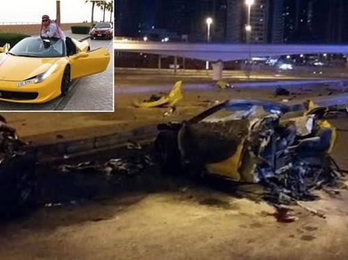Tabrak Tiang, Ferrari Terbagi Dua, Semua Penumpang Tewas Tabrak Tiang, Ferrari Terbagi Dua, Semua Penumpang Tewas