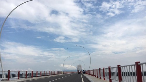 Diresmikan Jokowi, Jembatan Terpanjang di Kalimantan Bernama Pak Kasih Tayan