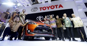 Toyota Luncurkan MPV Sienta di IIMS 2016