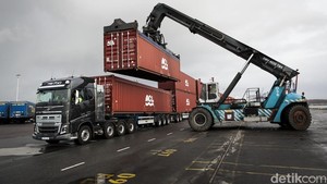 Truk Volvo Ini Mampu Tarik Muatan Seberat 750 Ton