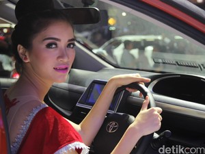 Cerita Miss IIMS 2016, Digoda Pengunjung Hingga Mimpi Jadi Puteri Indonesia