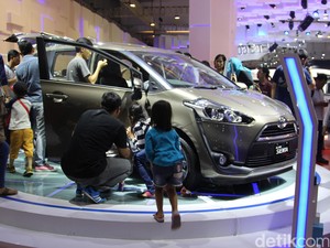 Pengunjung Sesaki IIMS, Banyak yang Cari Mobil Baru
