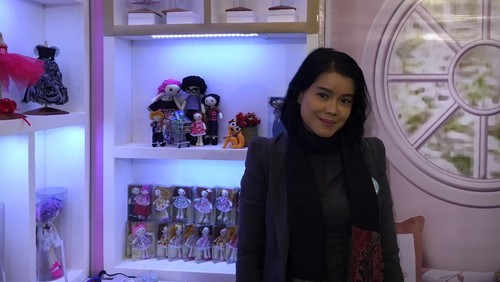 Wanita Ini Raup Omzet Rp 100 Juta/Bulan dari Jualan Boneka Handmade Wanita Ini Raup Omzet Rp 100 Juta/Bulan dari Jualan Boneka Handmade