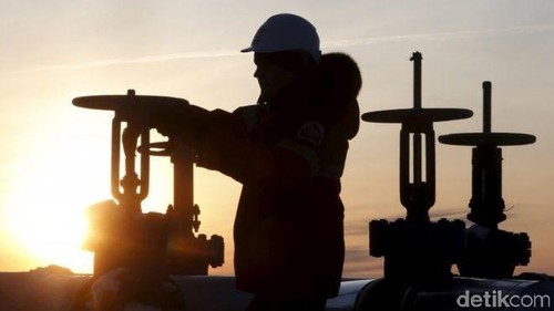Harga Minyak Lompat 4%