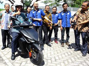 Menristek Lapor Perkembangan Riset Motor Listrik ke Jokowi