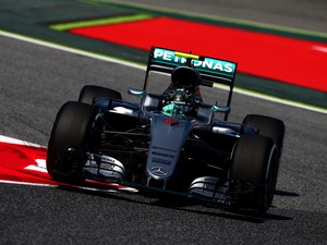 Rosberg Terkena Penalti dan Turun ke Posisi Ketiga