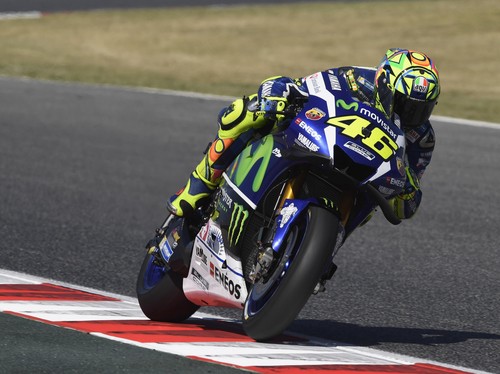 Rossi Menangi Duel Sengit dengan Marquez, Lorenzo Crash