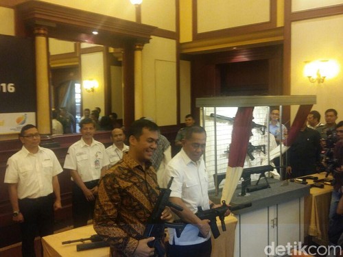 Pindad Pamerkan 4 Senjata Terbaru Made in Bandung