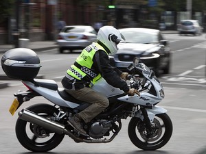 Warga Inggris Minta Bikers Dilarang Pakai Rompi ala Polisi