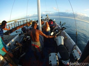Tim Indonesia Eastcapade Expedition Berhasil Lewati Ganasnya Ombak Menuju Sumba