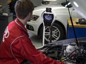 Diler Audi Gunakan Robot untuk Bantu Mekanik