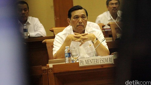 Luhut Minta Revisi Rencana Pengembangan Masela Selesai 8 Bulan Luhut Minta Revisi Rencana Pengembangan Masela Selesai 8 Bulan