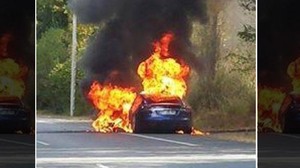 Tesla model S Kembali Terbakar