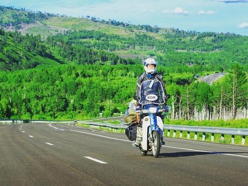 Pria Korea Menjelajah Sejauh 18.000 Km dengan Motor Bebek 110 cc Pria Korea Menjelajah Sejauh 18.000 Km dengan Motor Bebek 110 cc