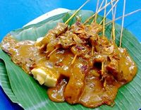 Sering makan sate padang? Salah satu bahan yang sering digunakannya adalah lidah sapi yang kaya akan vitamin B, khususnya B12. Foto: detikFood