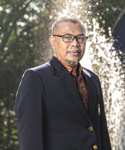 Prof Dr. drh. Hasim, DEA.