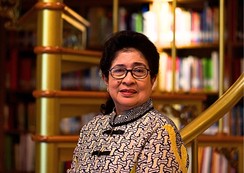 Nila F Moeloek