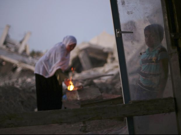 Gaza yang kini hancur akibat konflik dengan Israel dikendalikan oleh Hamas (Reuters/Mohammed Salem)
