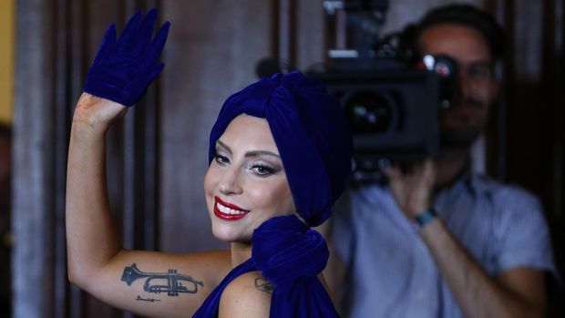 Lady Gaga identik dengan penampilan aneh.