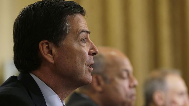 James Comey dipecat karena sebagai Direktur FBI terkait penyelidikan instansinya mengenai campur tangan Rusia dalam kampanye Trump.