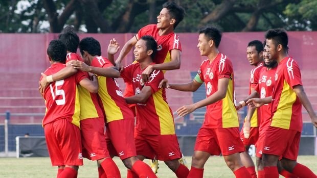 PT Liga Indonesia pernah menggelar kompetisi kelompok usia yakni ISL U-21 yang mempertandingkan tim usia muda klub-klub ISL sampai pada musim 2014.