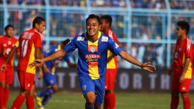 Samsul Arif siap menebar ancaman meski kini memperkuat Persela Lamongan.