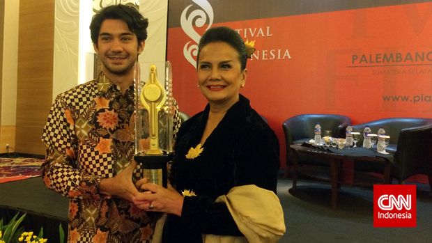 Christine Hakim masih dihormati sebagai aktris senior hingga saat ini.