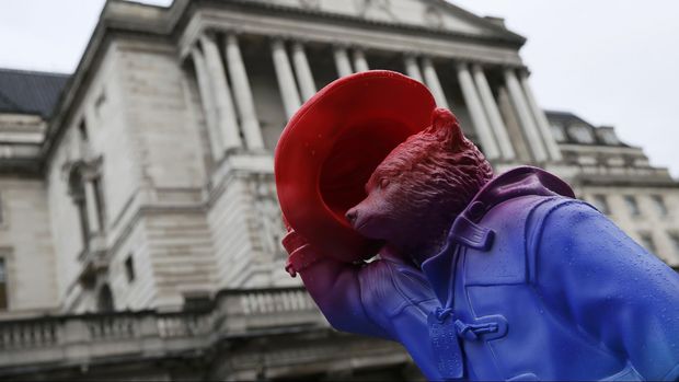 Beruang Paddington yang diciptakan Michael Bond.